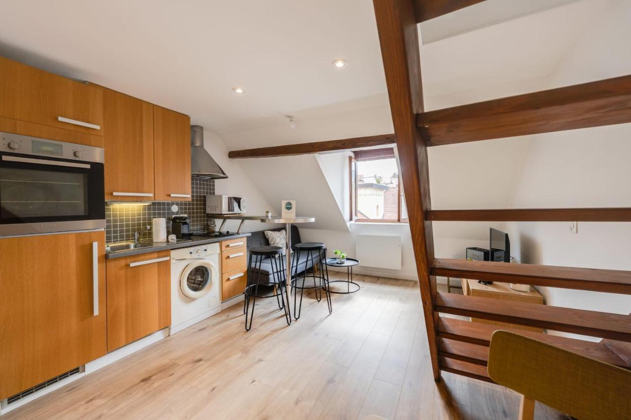 Duplex Vue Montagne - idéalement placé avec sa vue sur les toits Annecy Esterno foto