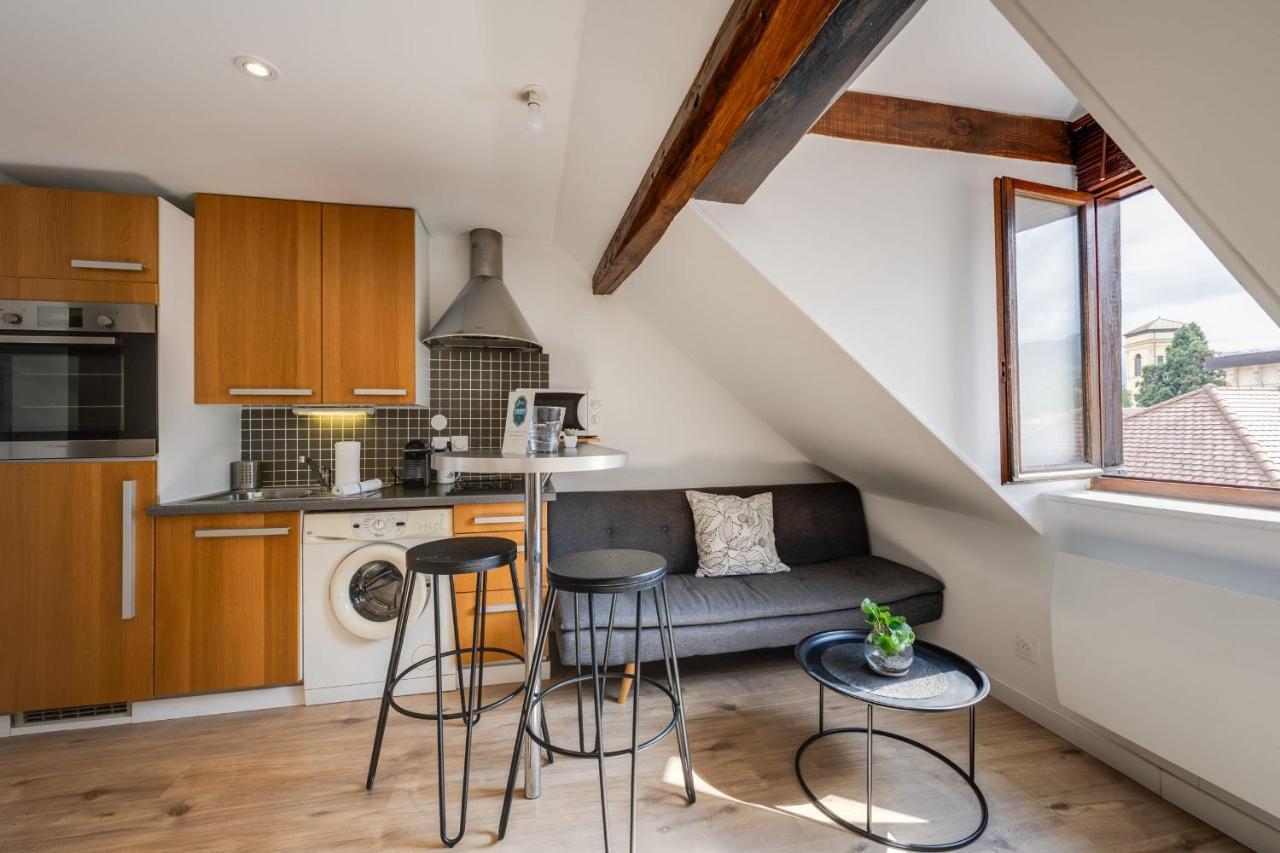 Duplex Vue Montagne - idéalement placé avec sa vue sur les toits Annecy Esterno foto